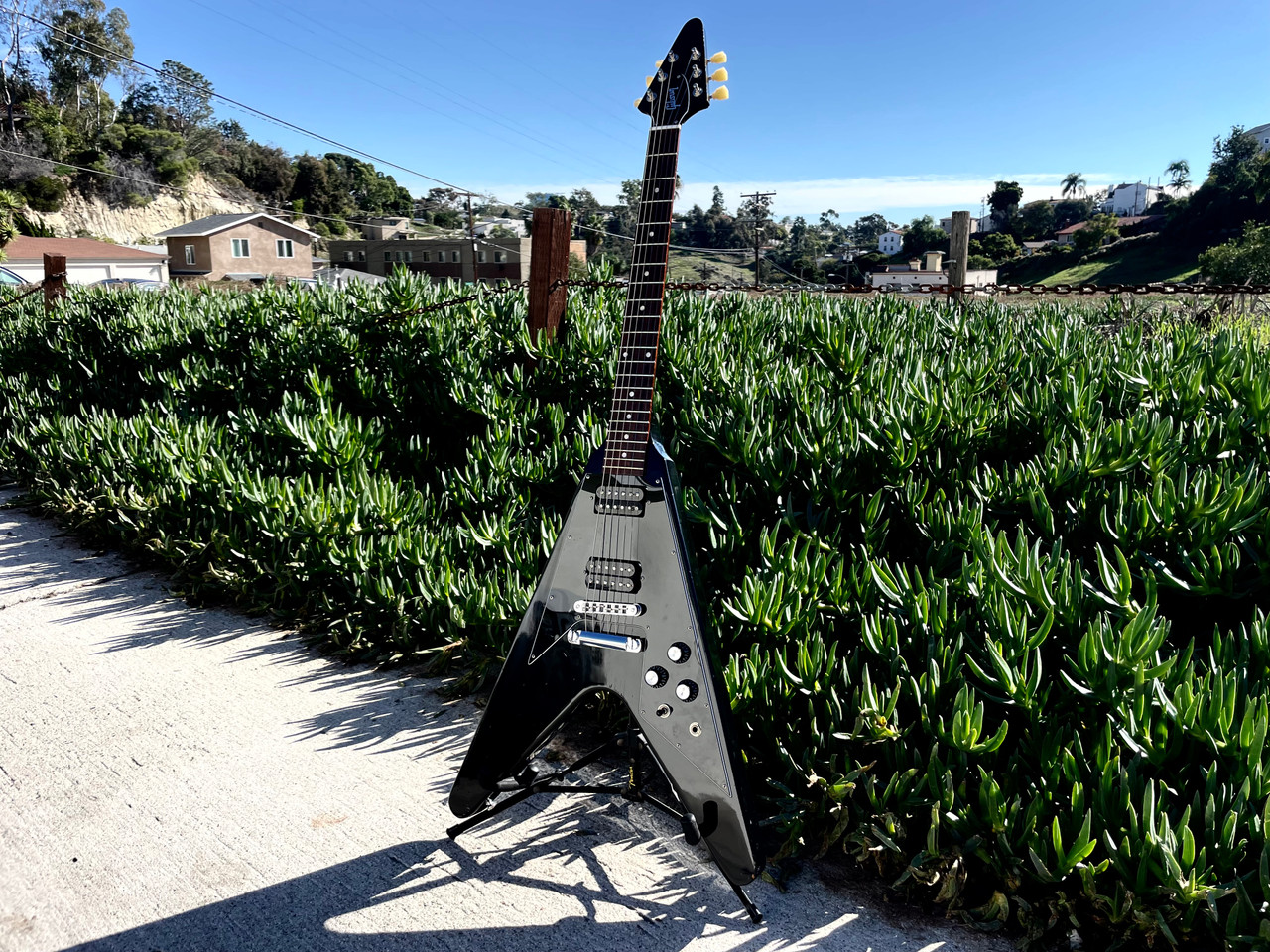 Gibson Flying V ’67 Reissue BLACK ON BLACK SOLD